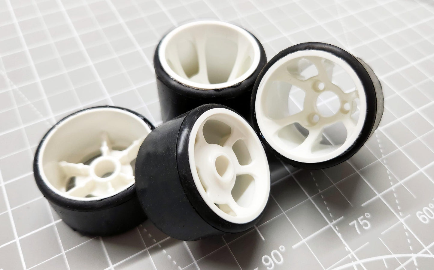 CRC 1-12th Rubber tires, F+R mounted